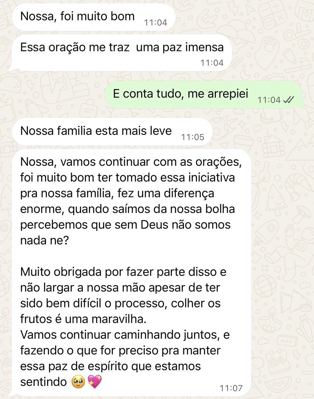Feedback de uma cliente sobre as orações e a sensação de paz em sua família